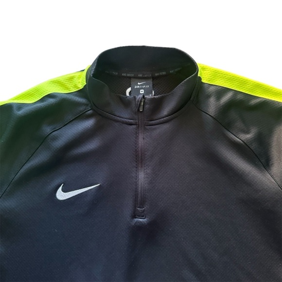 Nike Women’s 1/4 Zip Lightweight Jacket w Thumbholes Black w/ neon green Medium - Picture 3 of 11